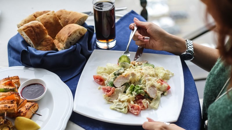 Dışarıda Yemek Yerken Nasıl Seçimler Yapmalıyız?