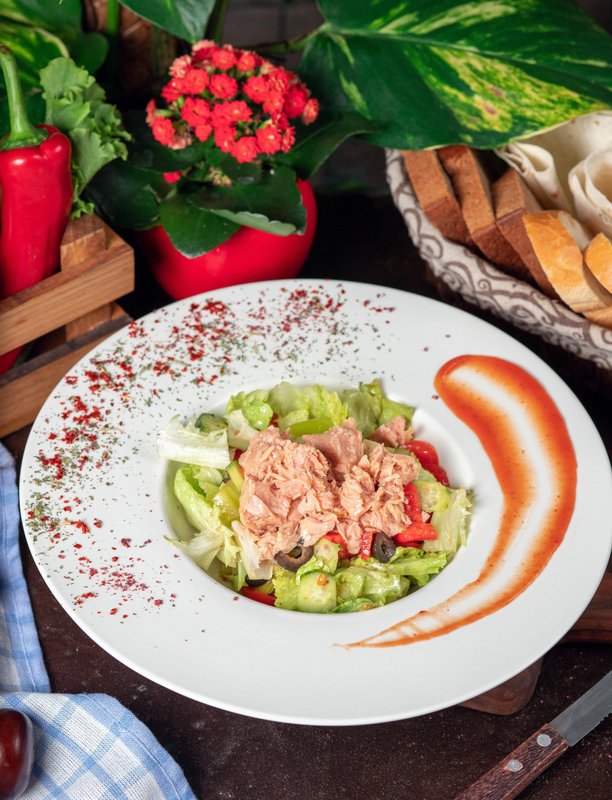Akdeniz Usulü Ton Balıklı Salata